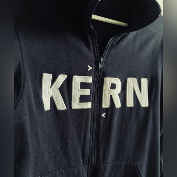 Zip up lightweight layer. - Picture 1 of 4